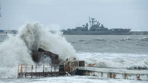 dalay3_ MIKHAIL MORDASOVAFP via Getty Images_russia warship black sea
