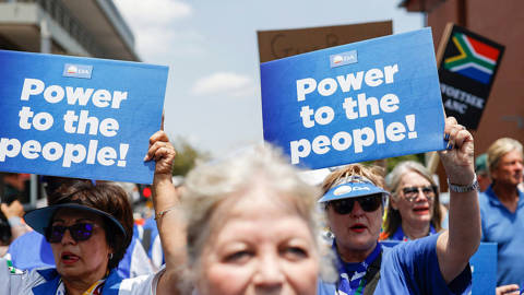 kmoeti4_ PHILL MAGAKOEAFP via Getty Images_southafricademocracy