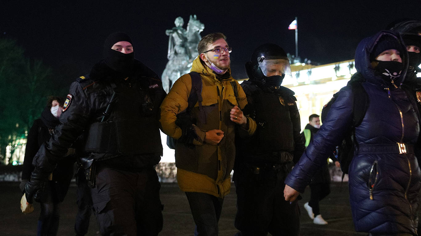singer203_ Sergei MihailicenkoAnadolu Agency via Getty Images_russians arrested