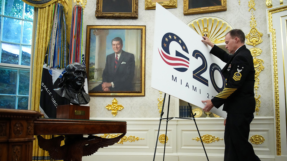 Trump brani uradnika zaradi uhajanega pogovora z ruskim predstavnikom, Bela hiša pa ima 'neznosno nesposoben' TikTok račun