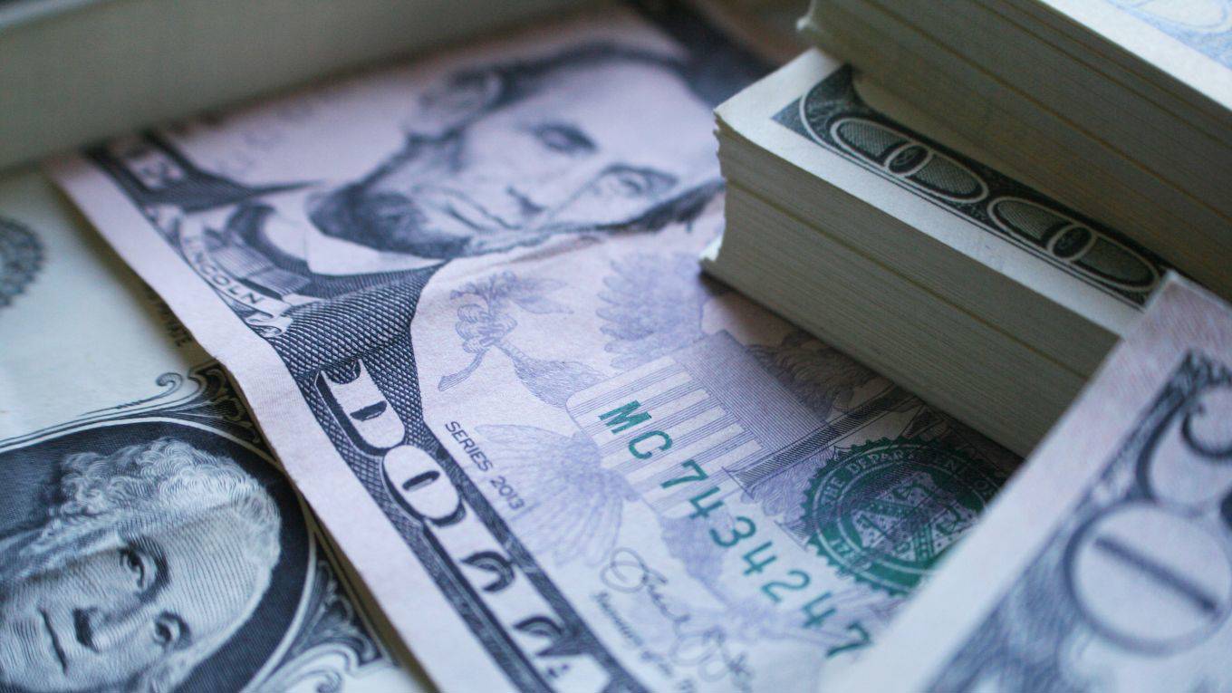 delong228_darren415_getty images_dollars