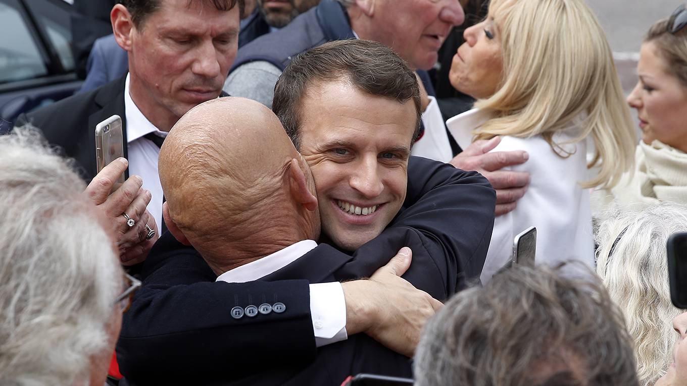 laidi26_ChesnotGettyImages_macronhuggingsupporterelection
