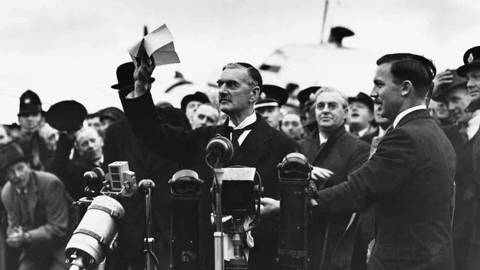 fischer231_Hulton-Deutsch CollectionCORBISCorbis GettyImages_chamberalin_1938_peace_in_our_time