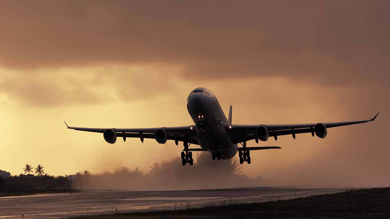 turner72_ aviation-images.comUniversal Images Group via Getty Images_airplane exhaust