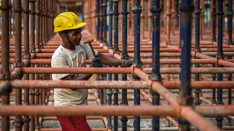 juergensgrant1_R. Satish BabuGettyImages_india_construction_worker