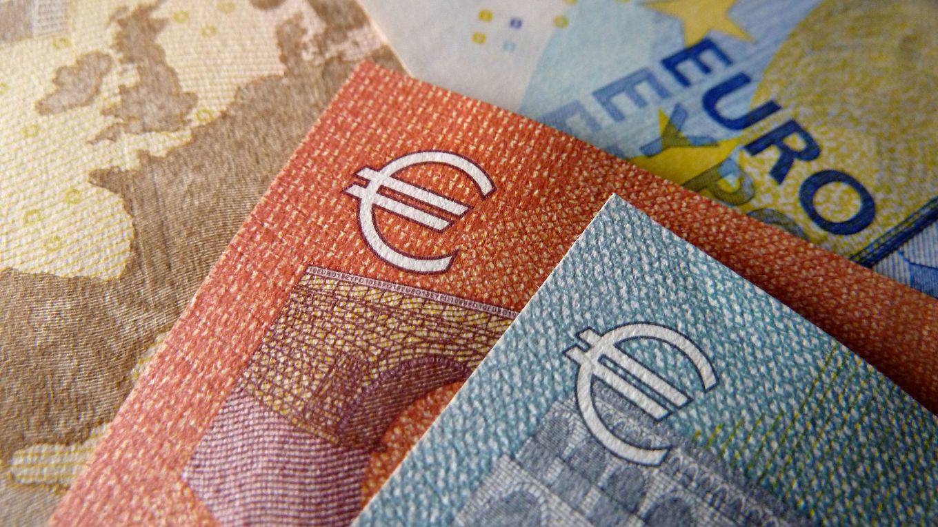 draghi2_jim dyson_getty images_euro notes