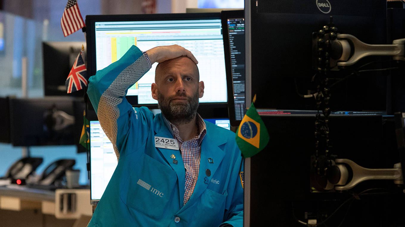 barro4_DONEMMERTAFPGettyImages_stocktraderhandonheadupset