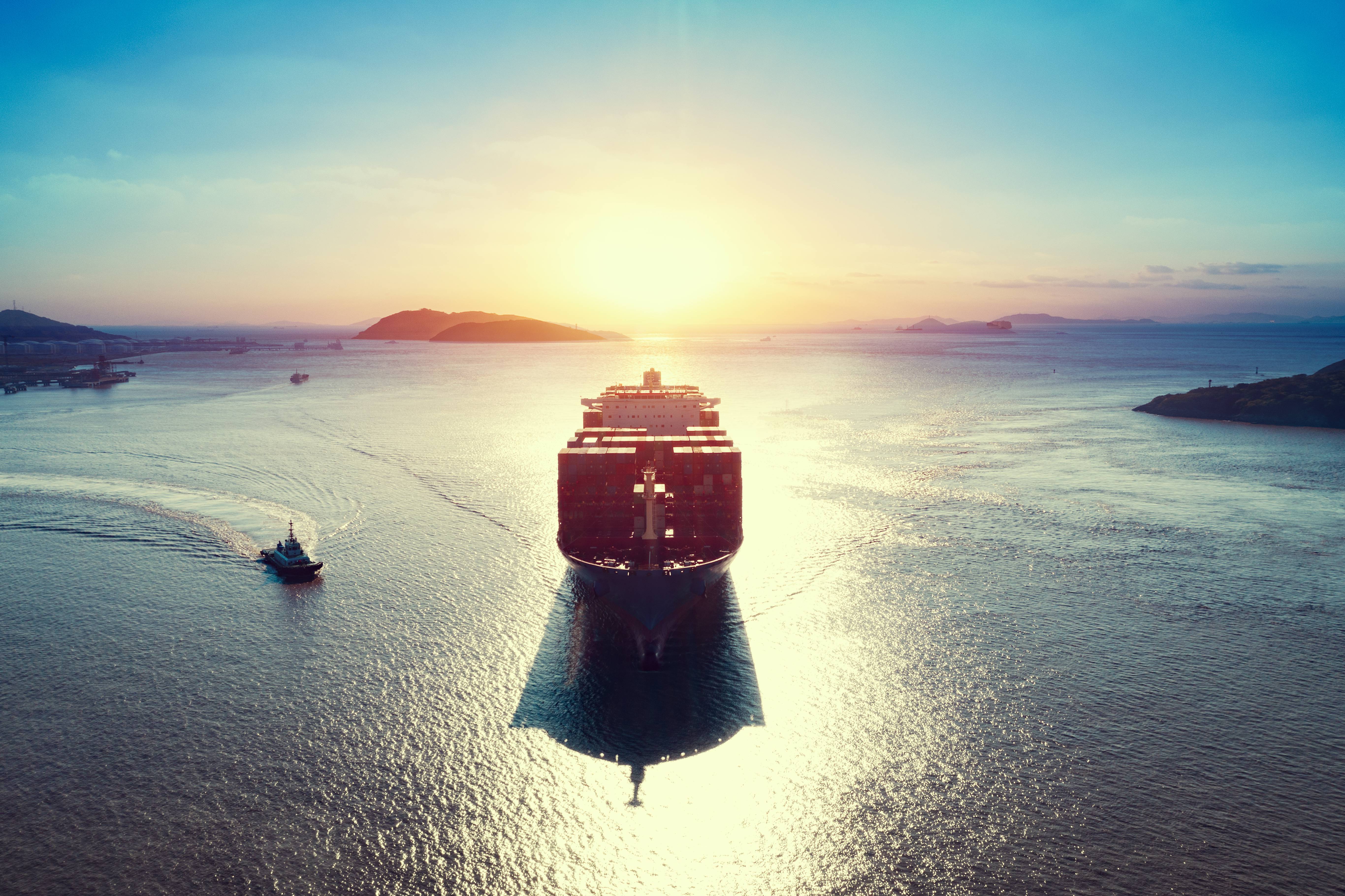 lamy7_dowell Getty Images_shippingcontaineroceansunrise