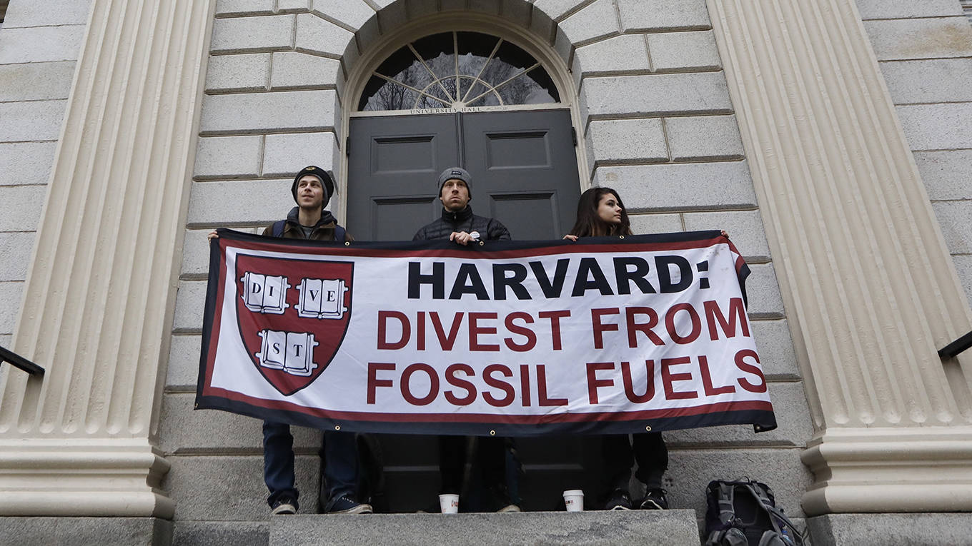 longstreth1_Keith BedfordThe Boston Globe via Getty Images_harvarddivestprotest