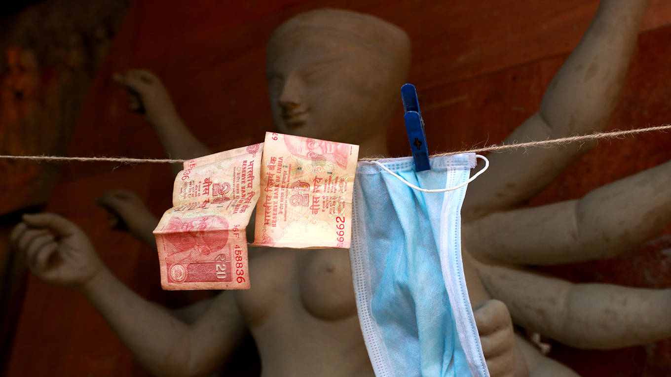 ghosh22_Debajyoti ChakrabortyNurPhoto via Getty Images_indiacurrencyfacemaskcoroanviruseconomy