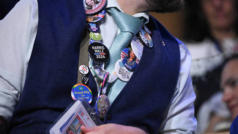 velasco156_Alex WroblewskiGettyImages_dnc_harris_buttons