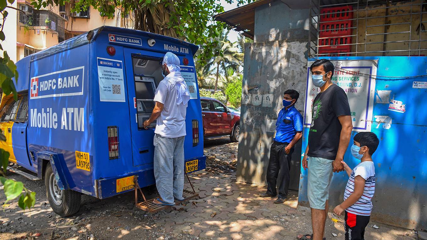 ronkko1_INDRANIL MUKHERJEEAFP via Getty Images_indiamobilebankATM