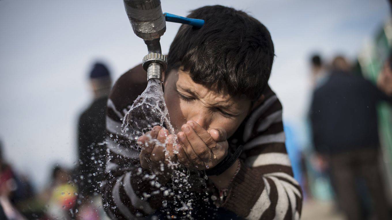 rudd13_Michele AmorusoPacific PressLightRocket via Getty Images_drinking water