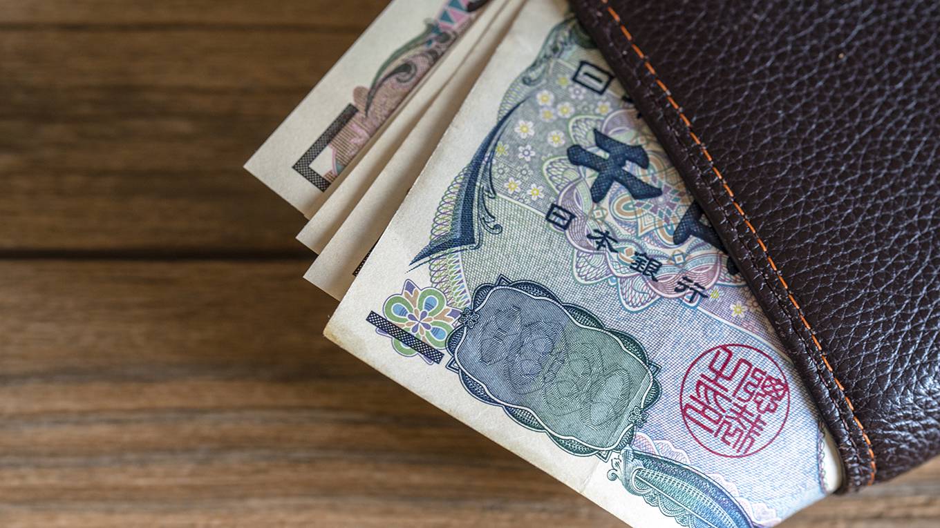 hamada35_ZhangPengLightRocketviaGettyImages_japaneseyeninwallet