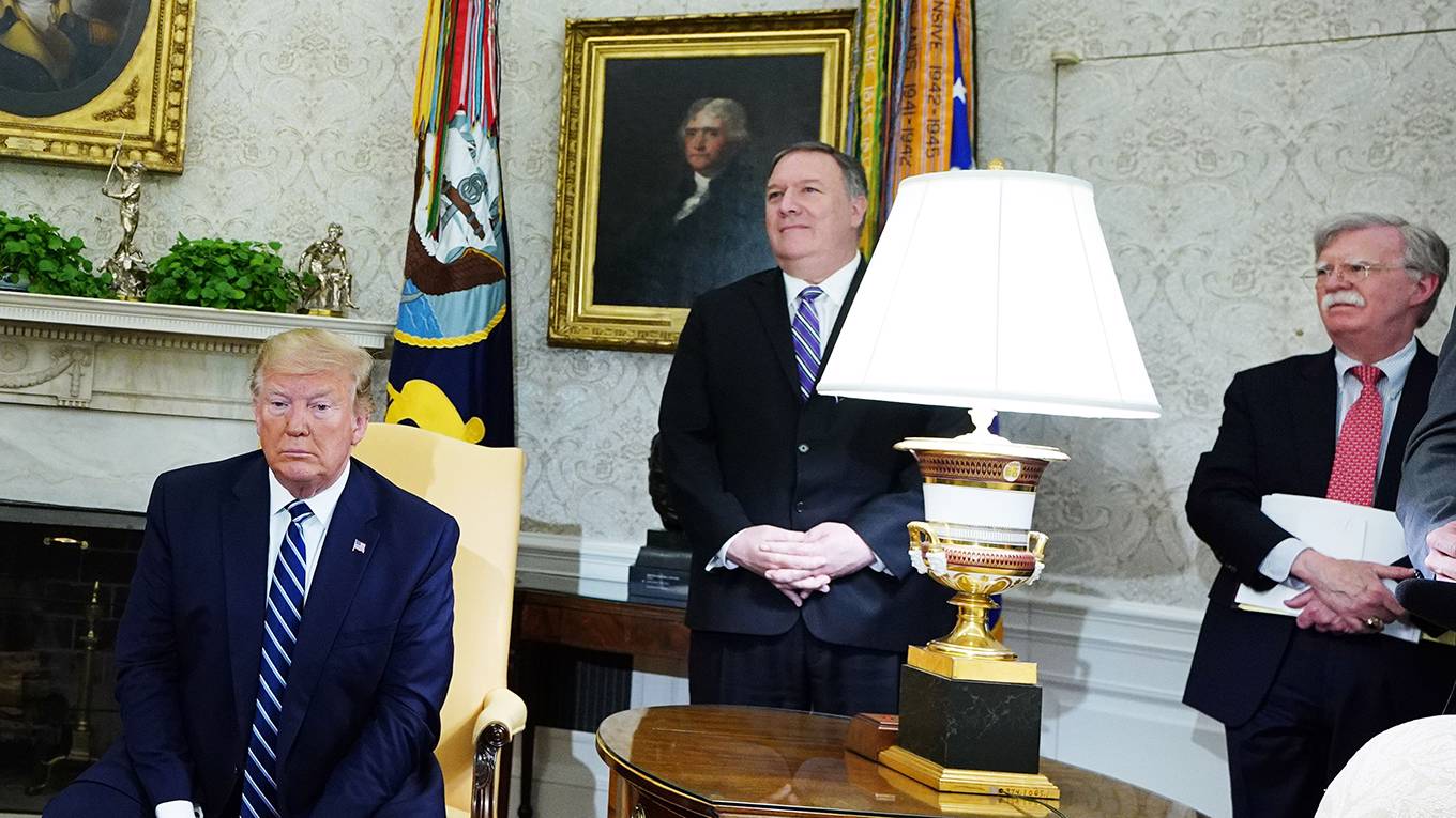 fischer158_MANDELNGANAFPGettyImages_trumpboltonovaloffice