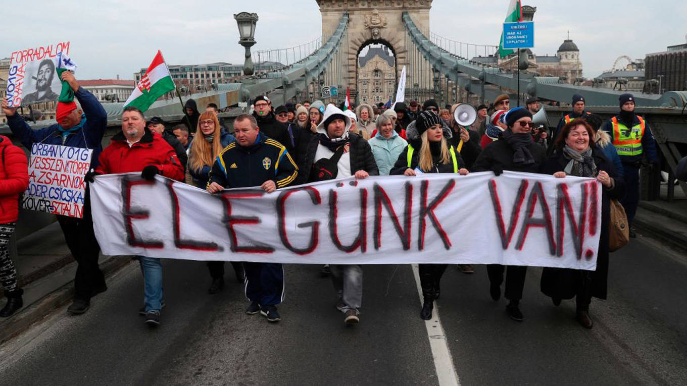 hungary slave law protest