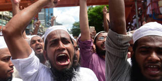 Members of Islamist groups shout slogans 