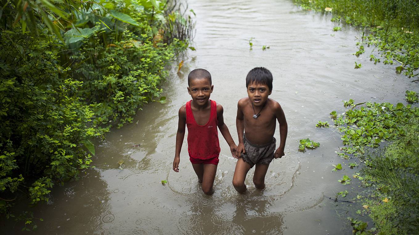 bloomberg3_Zakir Hossain Chowdhury Barcro via Getty Images_bangladeshchildwater