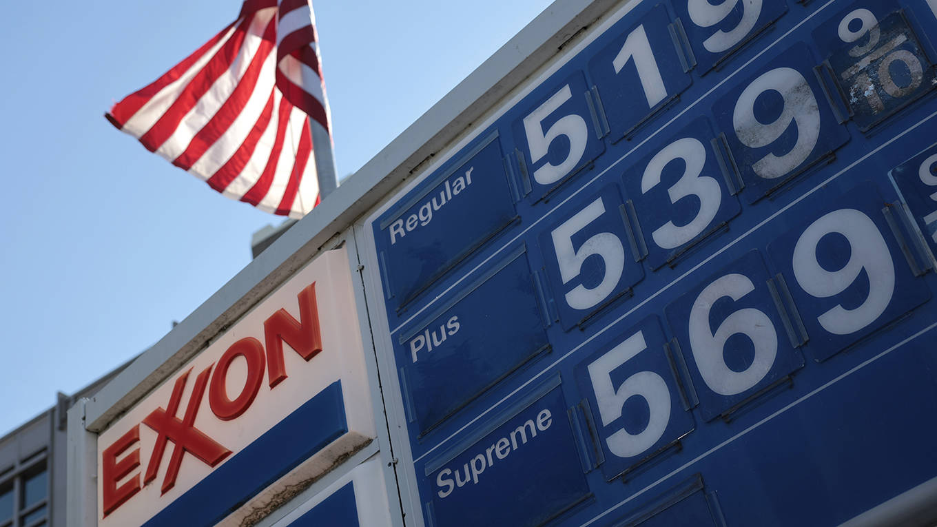 roubini162_Win McNameeGetty Images_gasprices