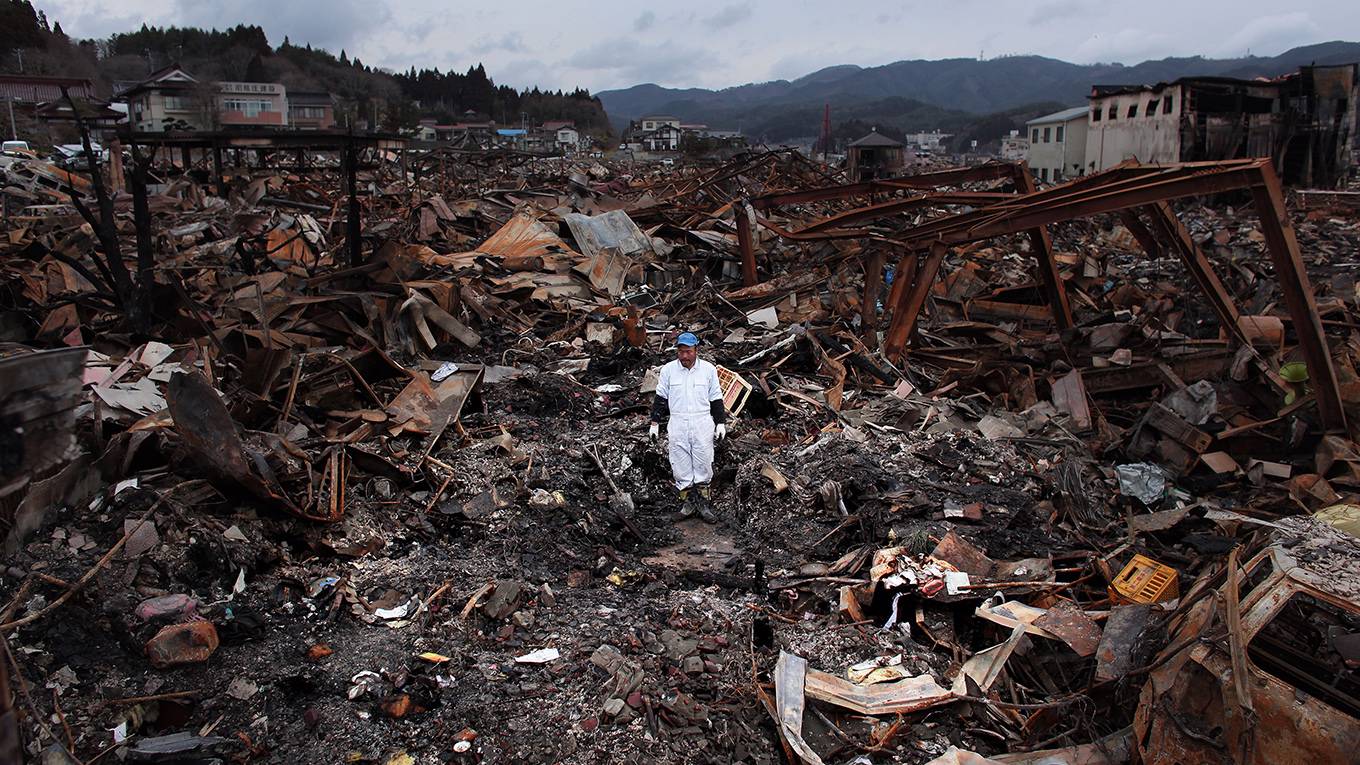 hamada37_Chris McGrathGetty Images_japanearthquakerubble