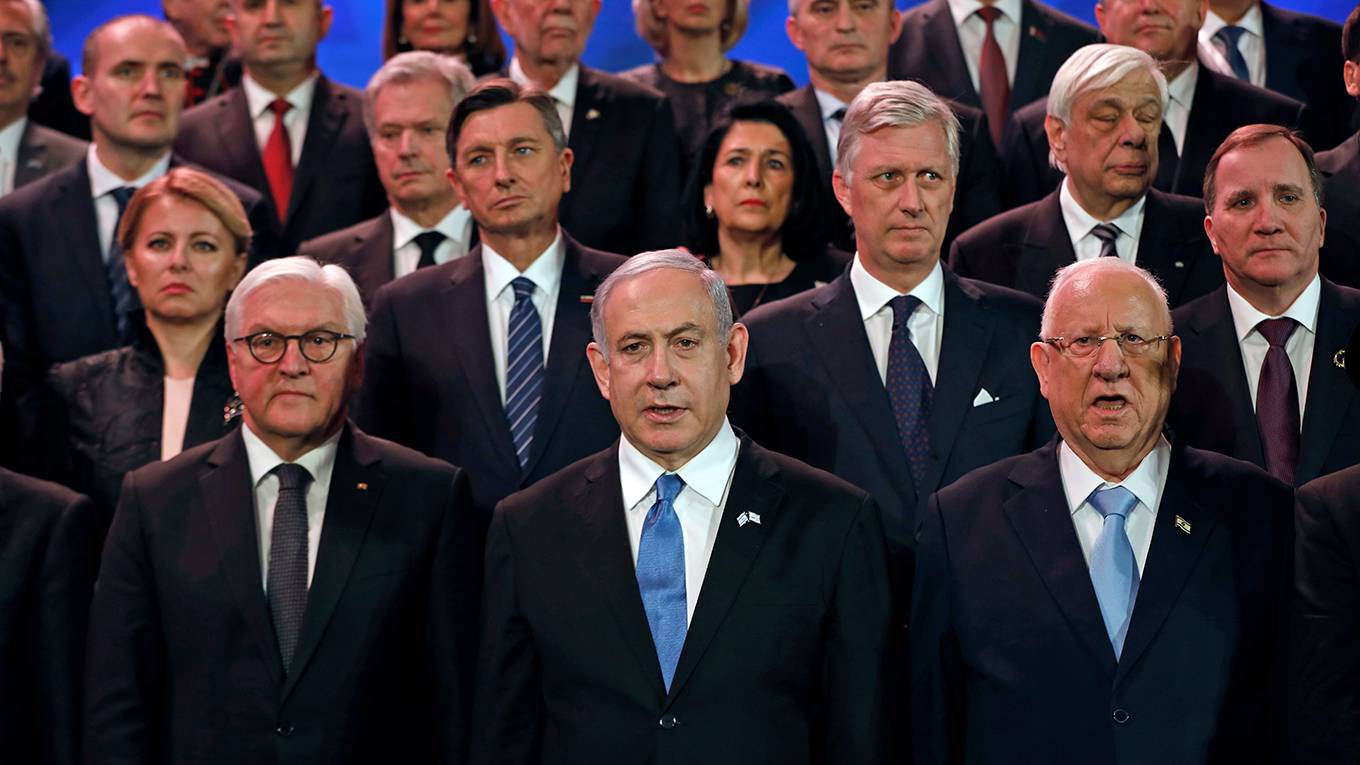 leonard51_ RONEN ZVULUNPOOLAFP via Getty Images_netanyahuaholocaustmemorial