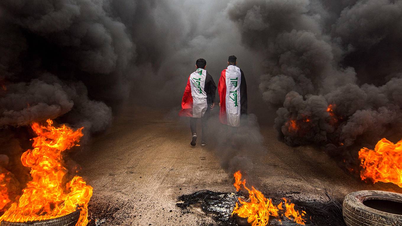 benami158_HUSSEIN FALEHAFP via Getty Images_iraqprotestfireflag