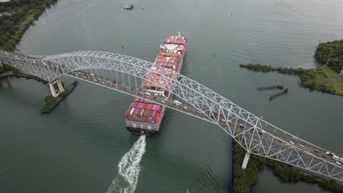 cokereke2_MartinBernettiGettyImages_cargoship