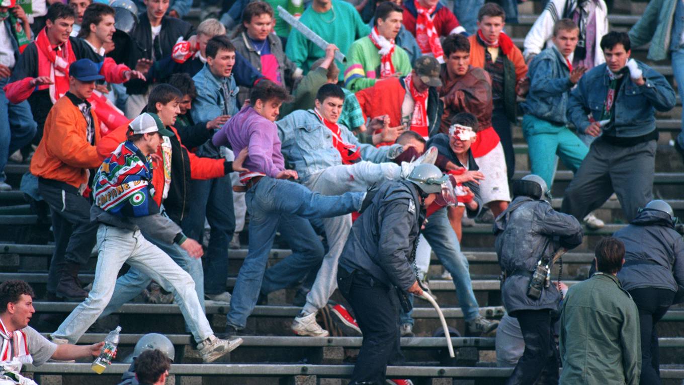 buruma152_Mark LeechGetty Images_footballhooligansriot