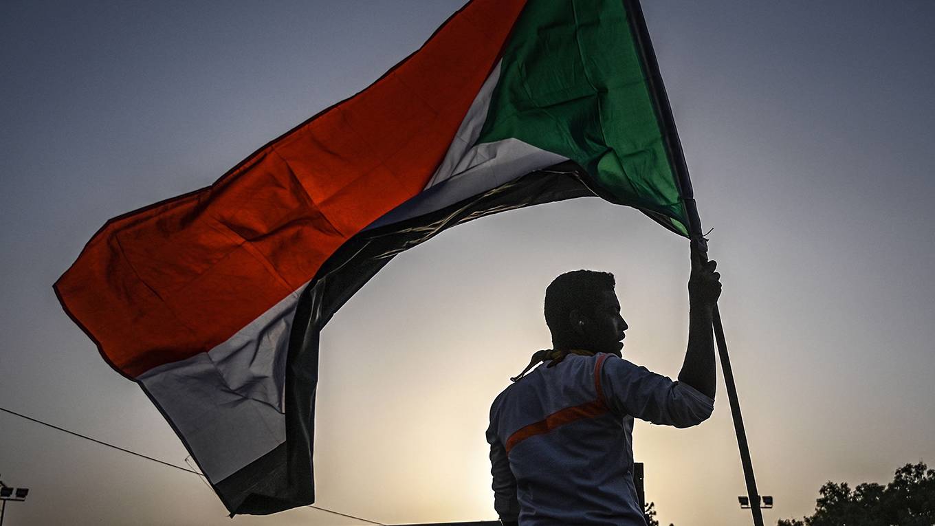 elbadawi1_OZAN KOSEAFP via Getty Images_sudanprotestflagsunset