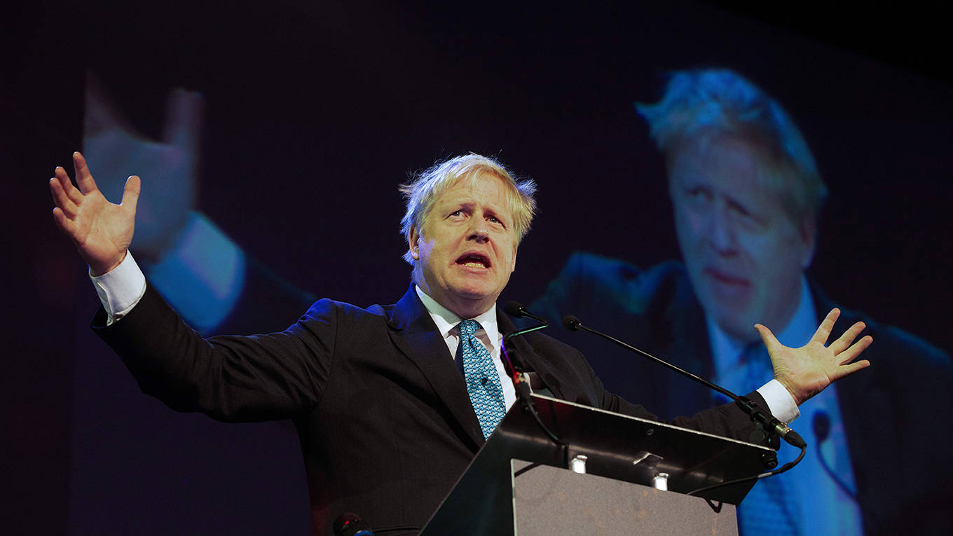 verhofstadt40_PAULFAITHAFPGettyImages_borisjohnsonspeakingarms