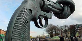 Non-Violence Gun Statue Malmo_cybermagik_Flickr
