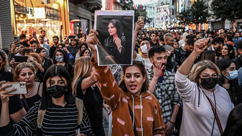 saikal8_OZAN KOSEAFP via Getty Images_iranprotests