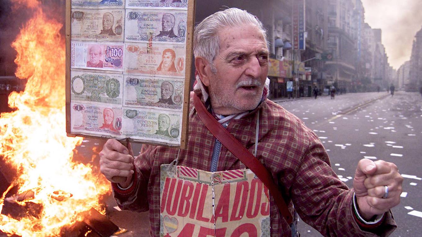 edwards10_FABIANGREDILLASAFPGettyImages_argentineprotestcurrencyfire