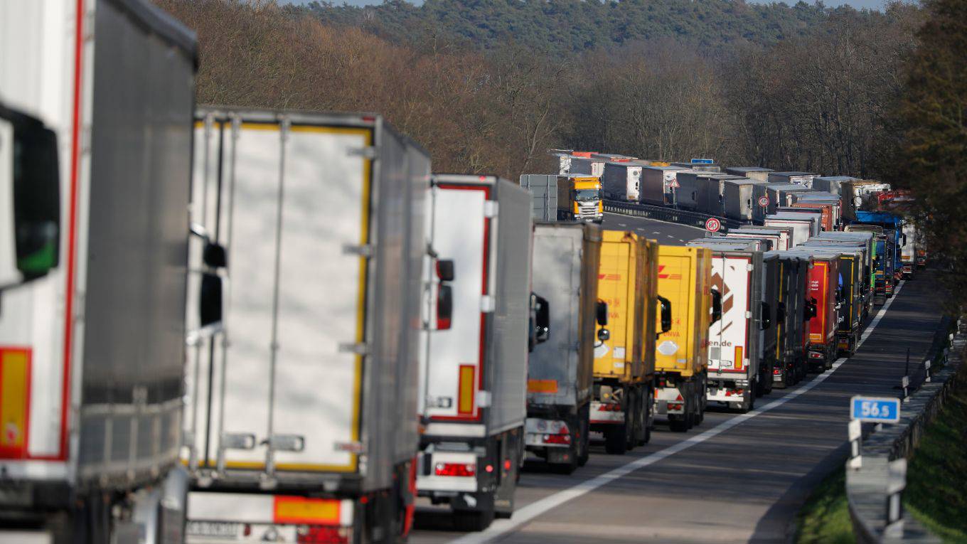 sinn94_ Odd ANDERSEN AFP_trucks