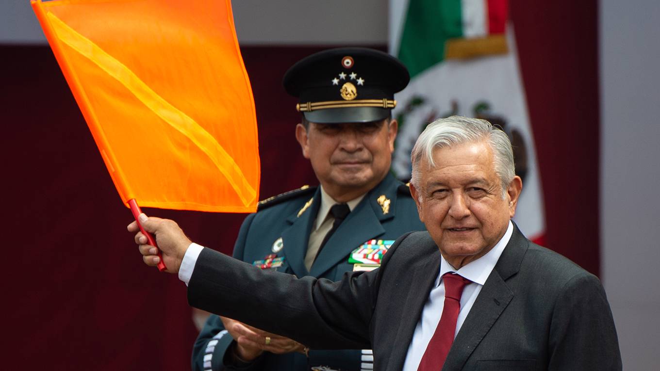 rogoff181_PEDROPARDOAFPGettyImages_mexicanpresidentwavingorangeflag
