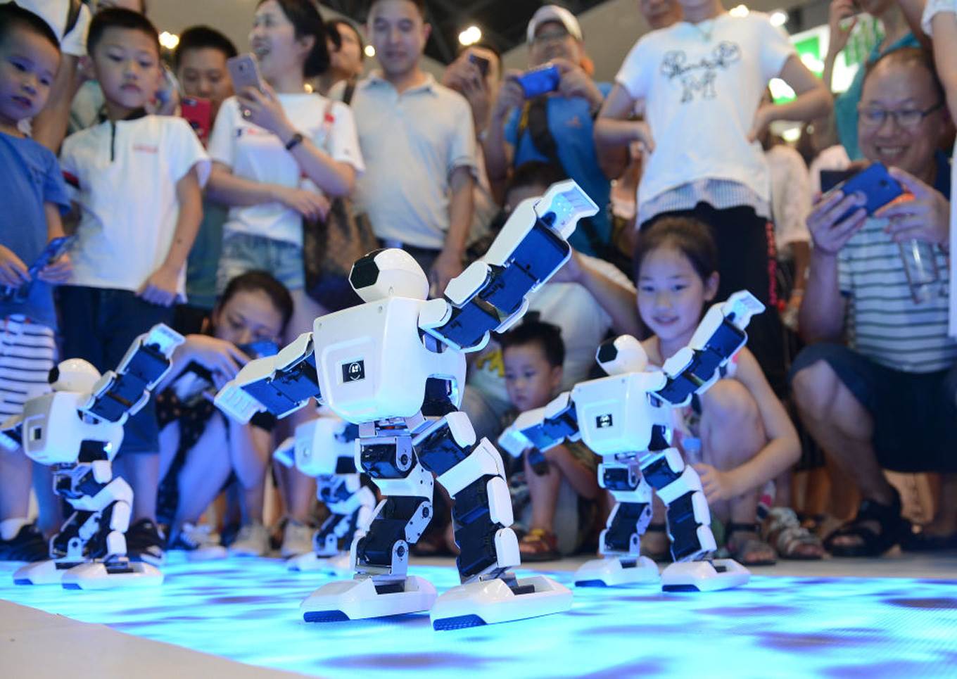 robots dancing