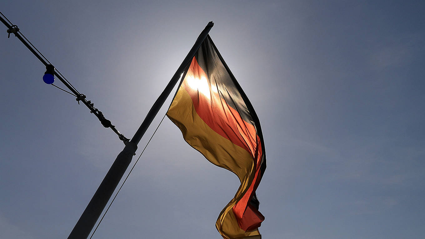 das1_GettyImages_germanflaginfrontofsun
