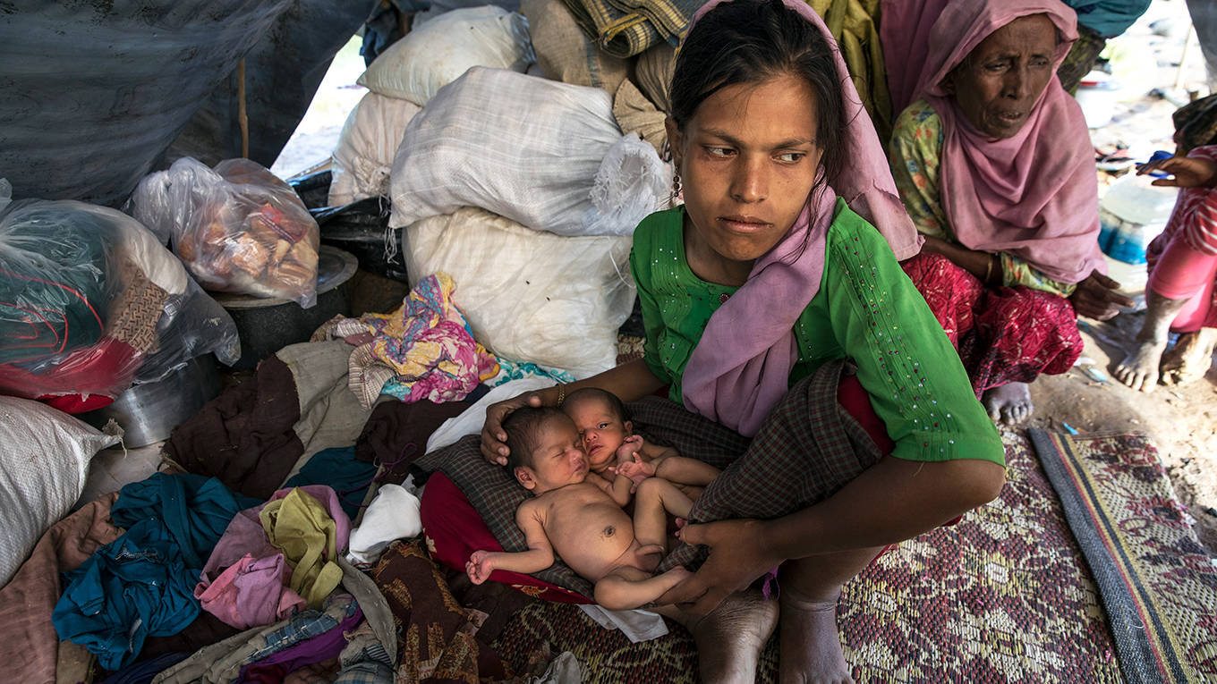 Rohingya refugees flood into Bangladesh
