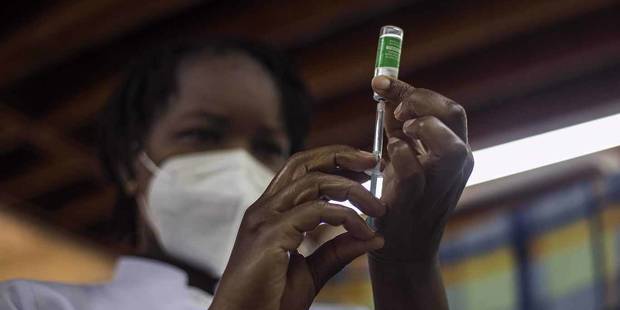 signe7_Robert BonetNurPhoto via Getty Images_vaccines africa