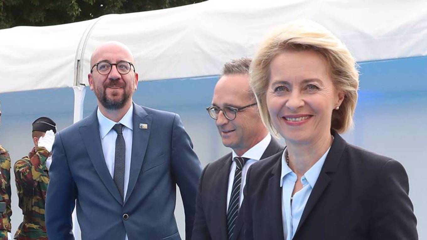 schwarzer4_BENOITDOPPAGNEAFPGettyImages_michelvonderleyensaluted