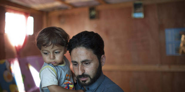 Syrian refugees, father and daughter