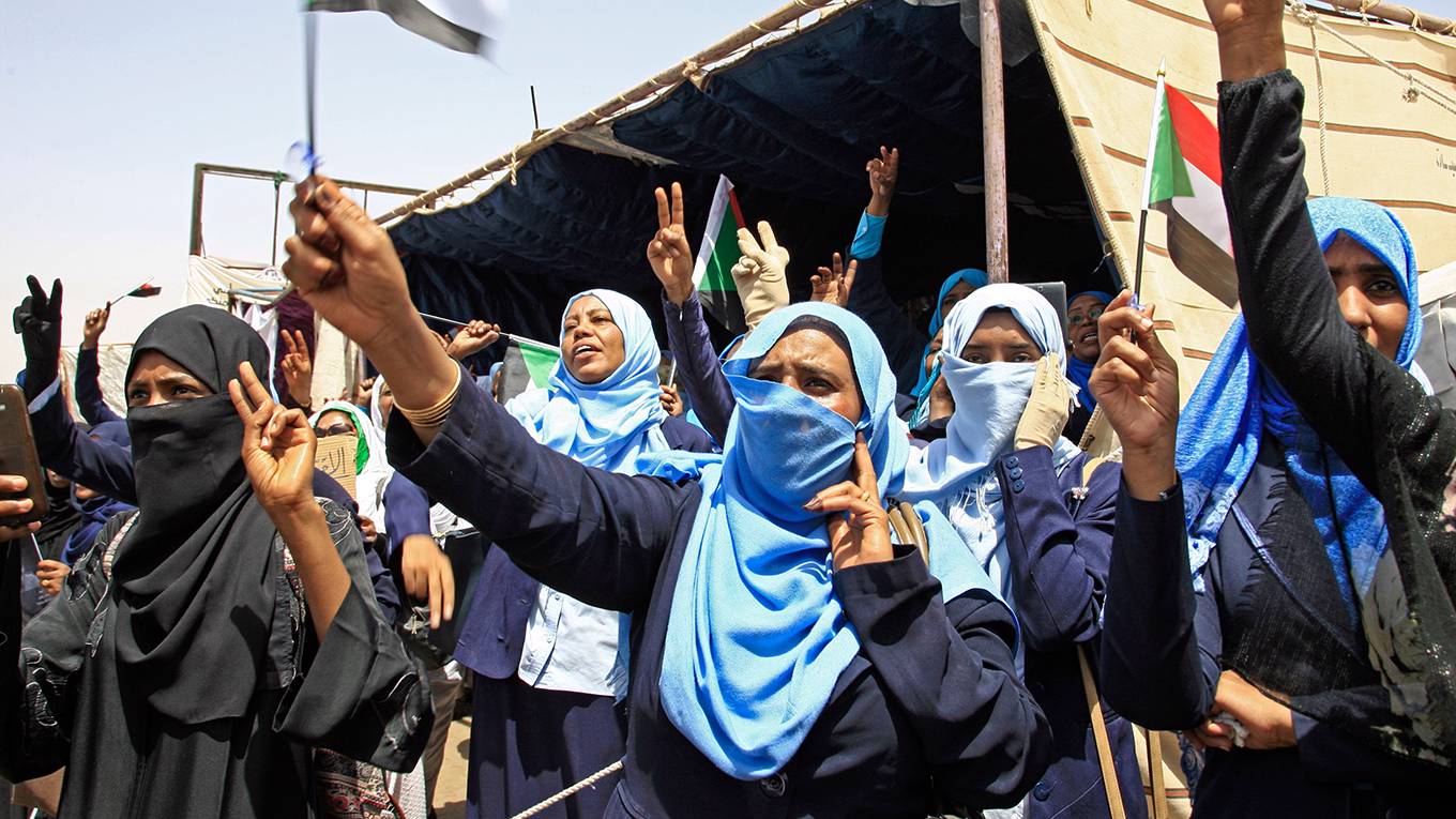 bangura1_ASHRAFSHAZLYAFPGettyImages_sudanesewomenprotestflag