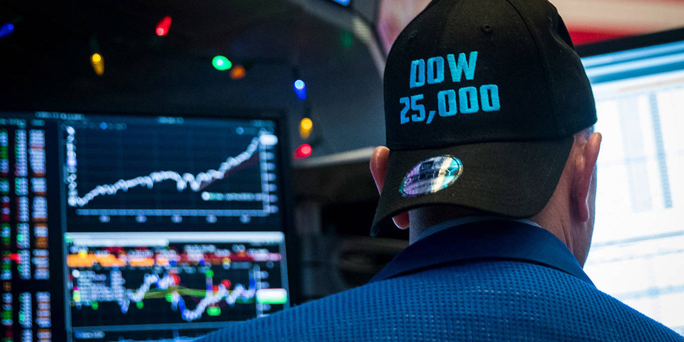 A trader wearing a 'Dow 25,000' hat