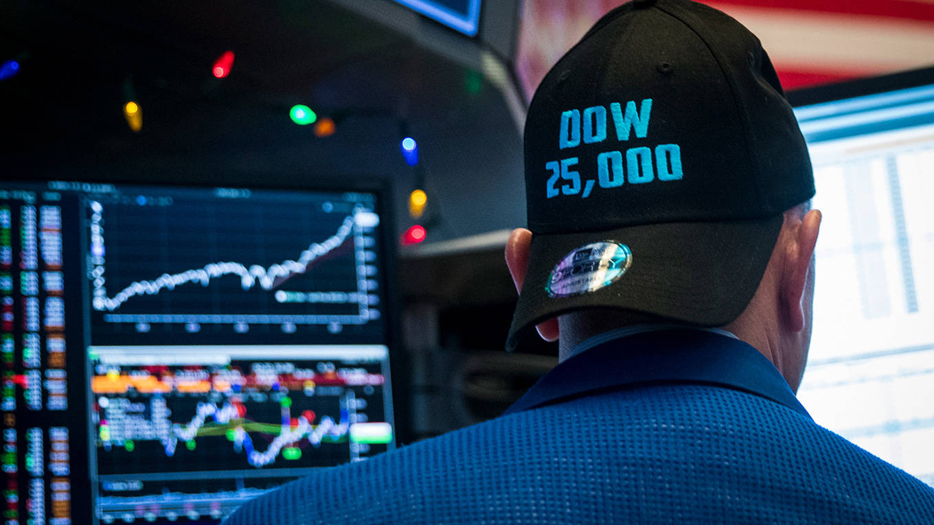 A trader wearing a 'Dow 25,000' hat