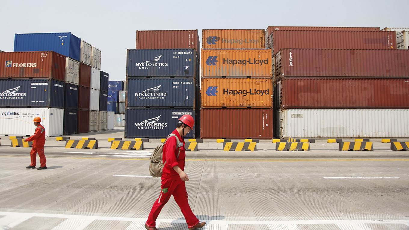 froman3_In Pictures Ltd.Corbis via Getty Image_china worker