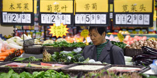 spence178_NurPhotoGettyImages_china_deflation_supermarket1