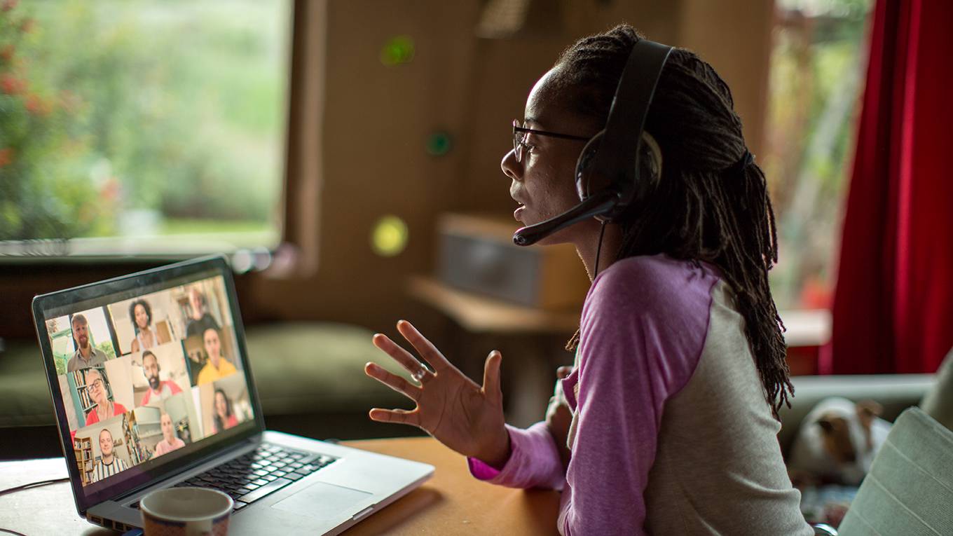 madgavkar16_alistairgettyimages_homeofficezoom