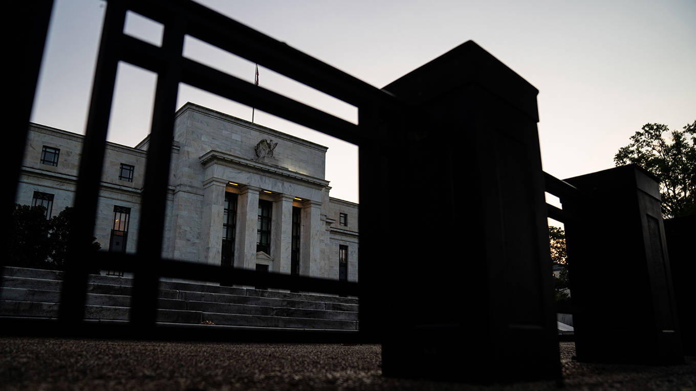 delong241_Kent Nishimura Los Angeles Times via Getty Images_federalreserve