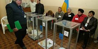Ukraine 2014 Election booth_Aleksandr Sinitsa_UNIAN