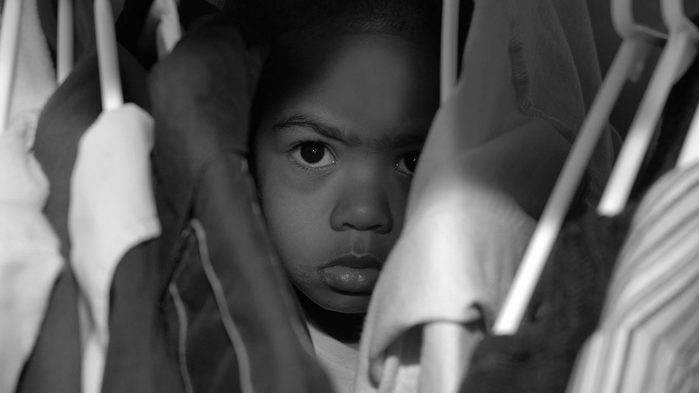 mandela1_GranvilleGettyImages_scaredchildthroughfence